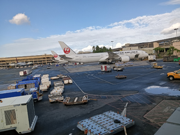 ホノルル空港飛行機の写真